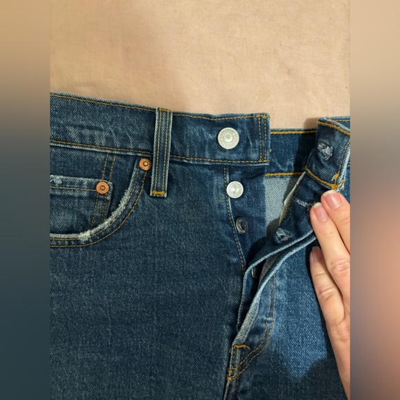 Levi’s Jean shorts - Picture 3 of 7